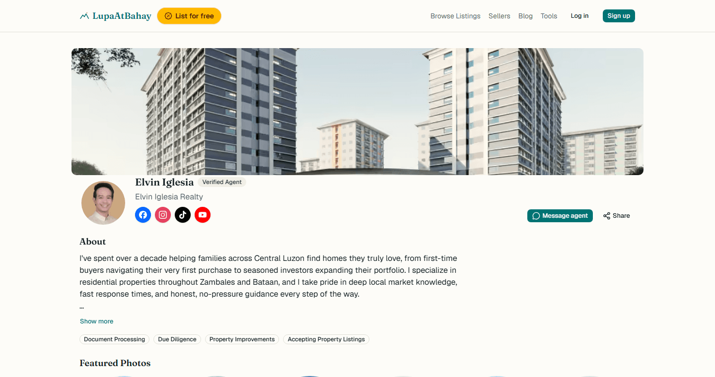 A verified agent's public LupaAtBahay profile with photo, bio, services and social links